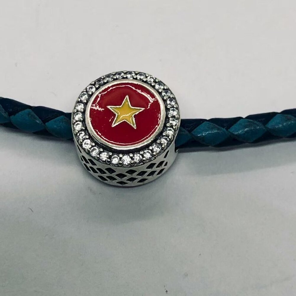 ✨✨Pandora Vietnam Exclusive Country Flag Dangle Moments Charm